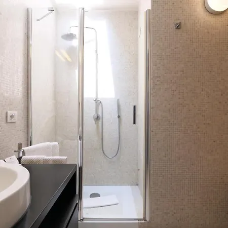 Elegant Apartment Near Pantheon Panzió