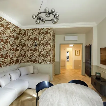Panzió Elegant Apartment Near Pantheon 3*
