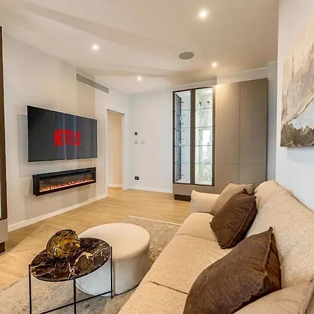 Elegant Apartment Near Pantheon Panzió